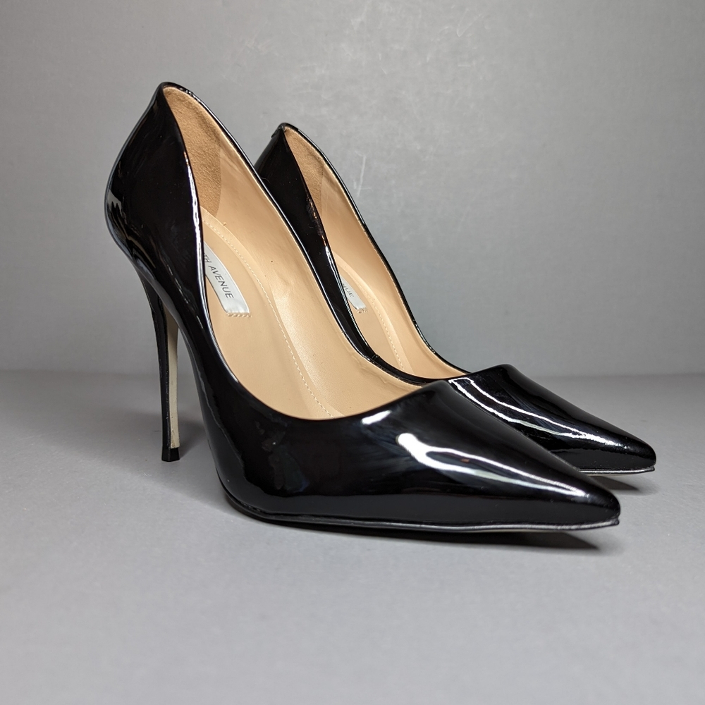 SAKS FIFTH AVENUE Black Point Toe Leather Stilletto Pumps